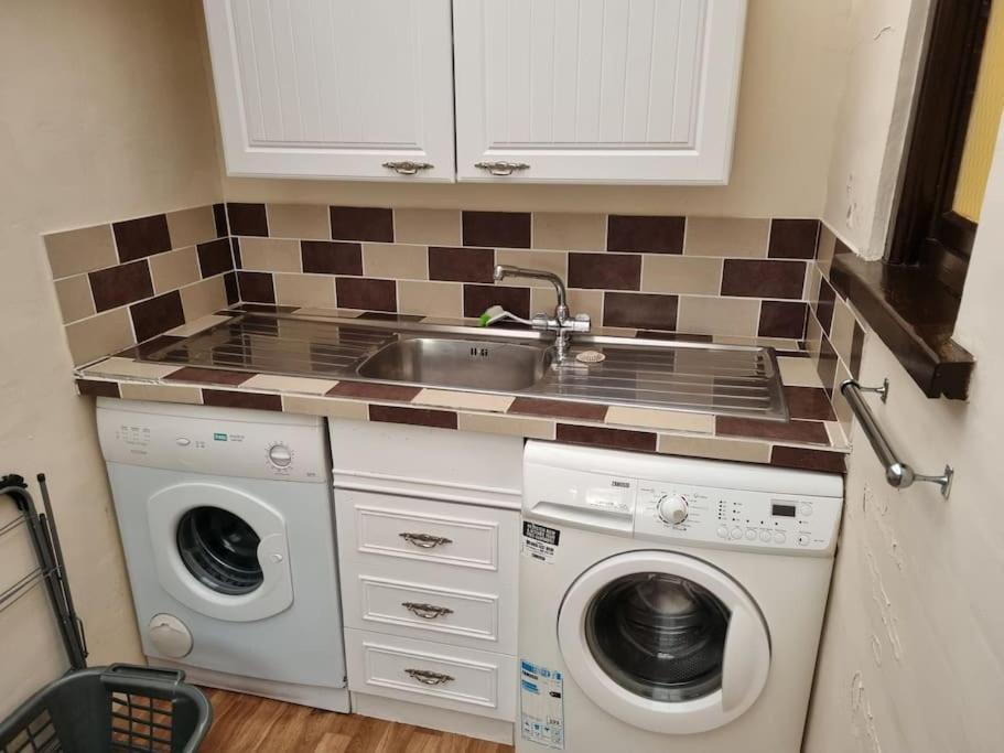 Spacious Detached Home With Beautiful Seaviews, Sleeps 6 Trimingham Bagian luar foto