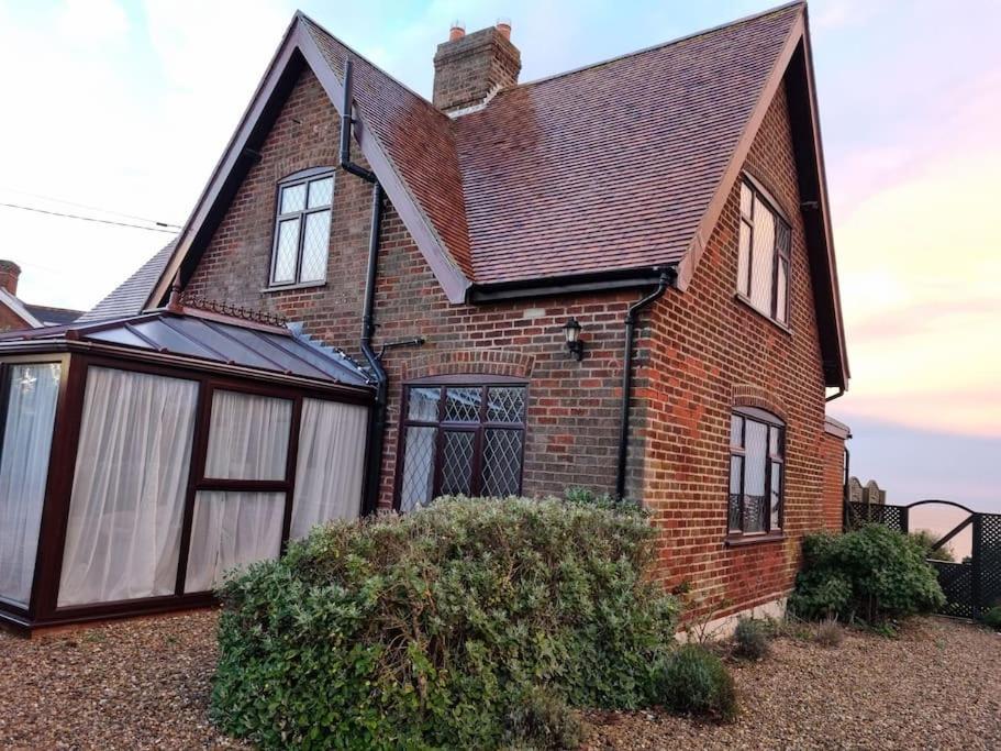 Spacious Detached Home With Beautiful Seaviews, Sleeps 6 Trimingham Bagian luar foto
